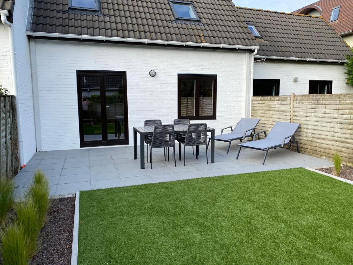 Zeepark Zeewind Hotel Bredene Exterior foto